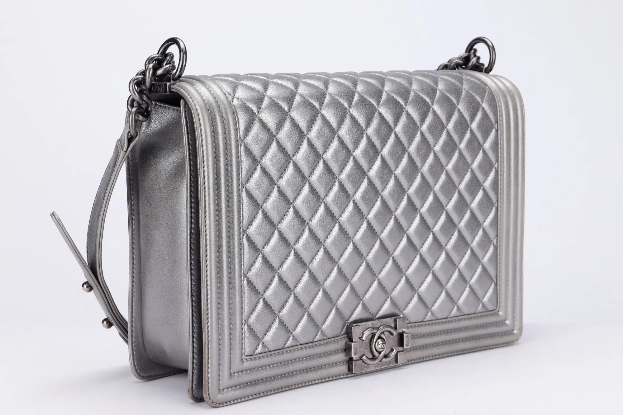 Chanel Le Boy 30cm (1973xxxx) Large Size, Metallic Silver Lambskin Ruthenium Chain, with Card, no Dust Cover